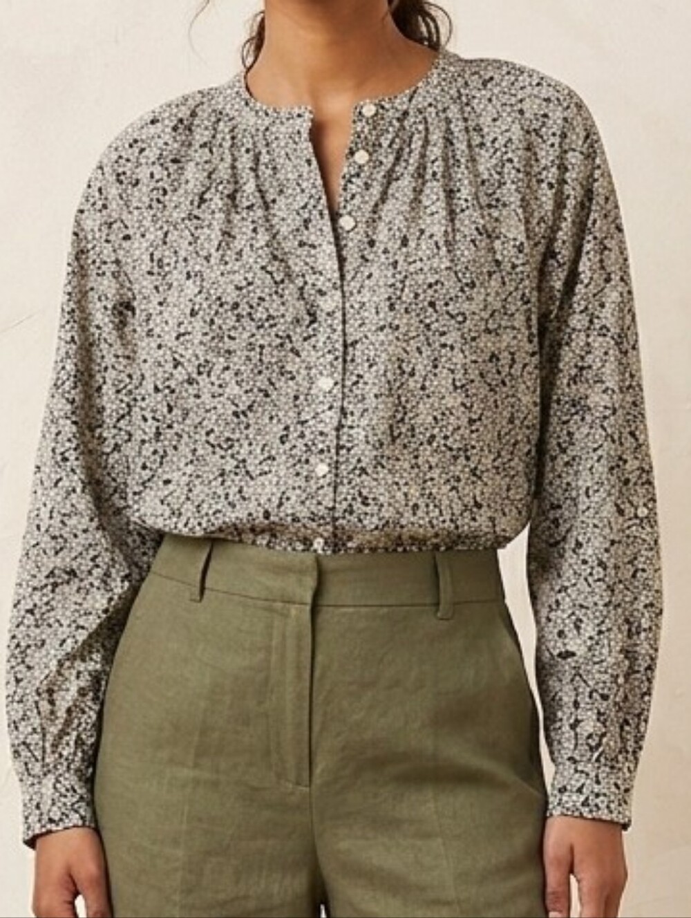 Universal Thread Black and White Floral Button-Front Blouse